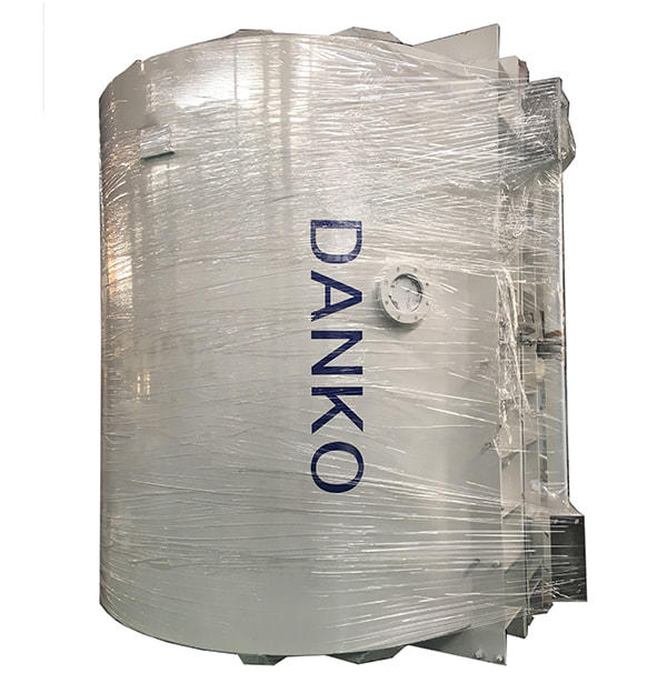 Horizontal evaporation coating machine for plastic products